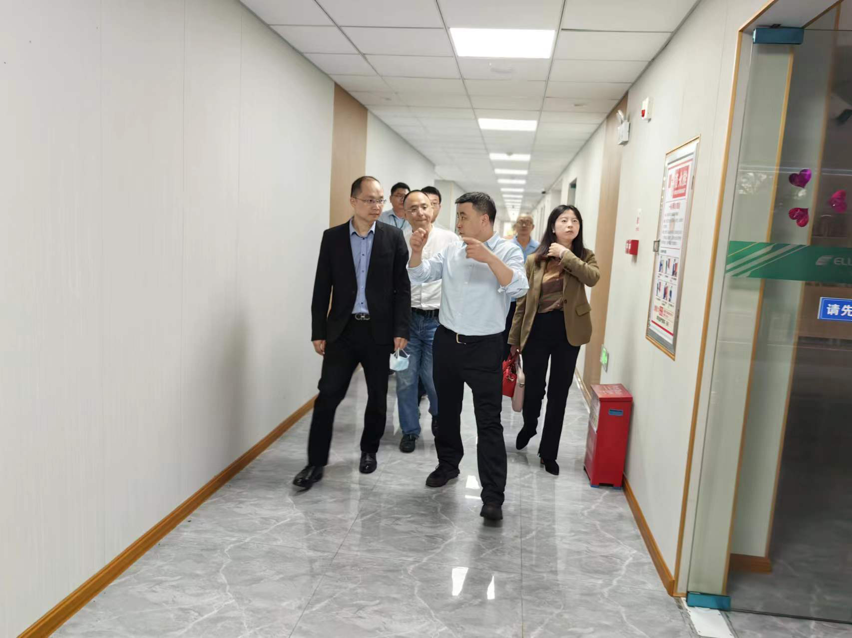 节后慰问暖人心 | 九洲集团党委书记、董事长杨保平一行慰问百乐博电子全体员工 